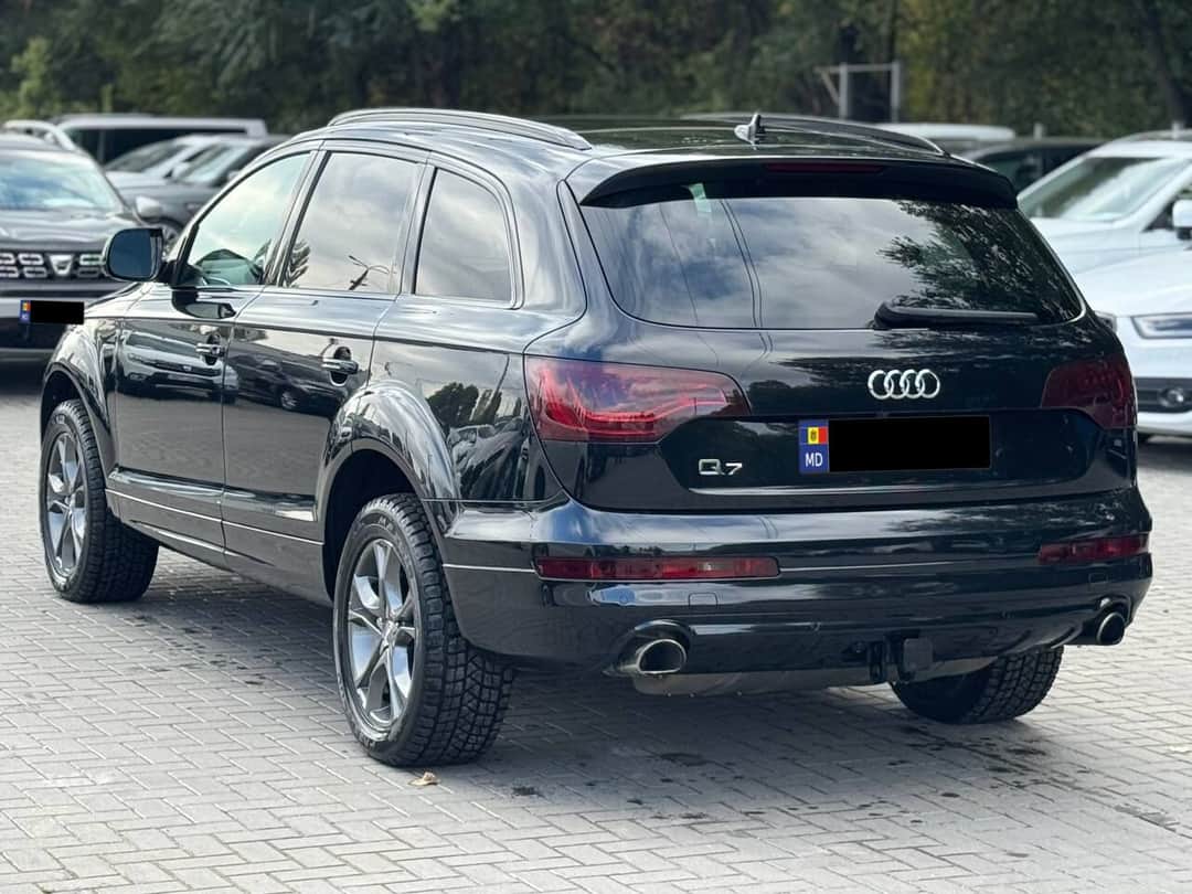 Audi Q7 4