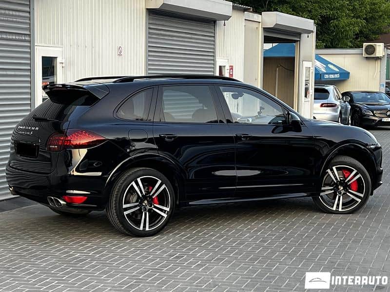 Porsche Cayenne Turbo S 2