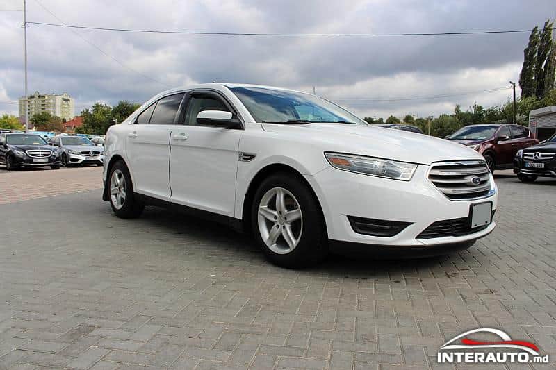 2013 Ford Taurus — Foto 1