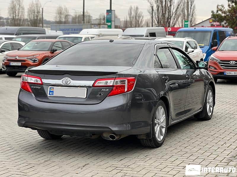 Toyota Camry 3