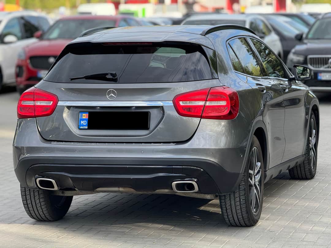 Mercedes GLA 180 2