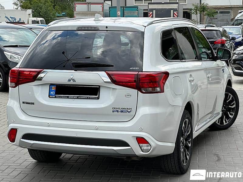 Mitsubishi Outlander 4