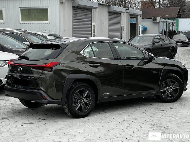 Lexus UX 250h 2