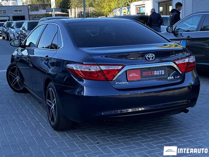 Toyota Camry 4