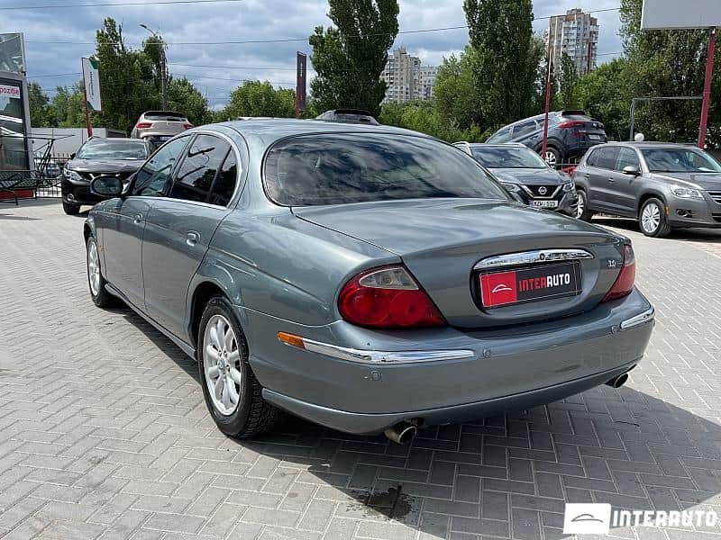 Jaguar S-Type 4