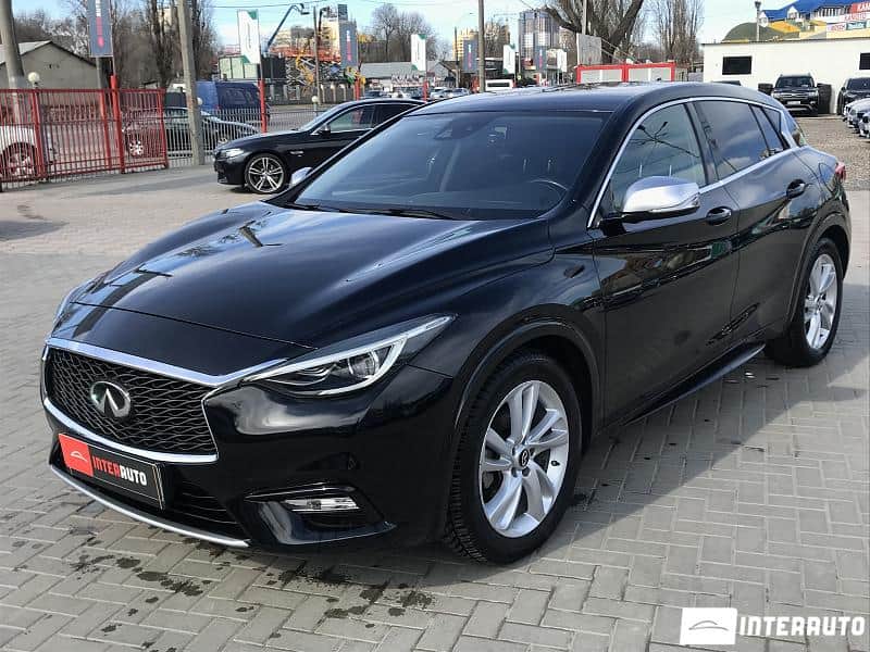 2017 Infiniti Q30 — Foto 1