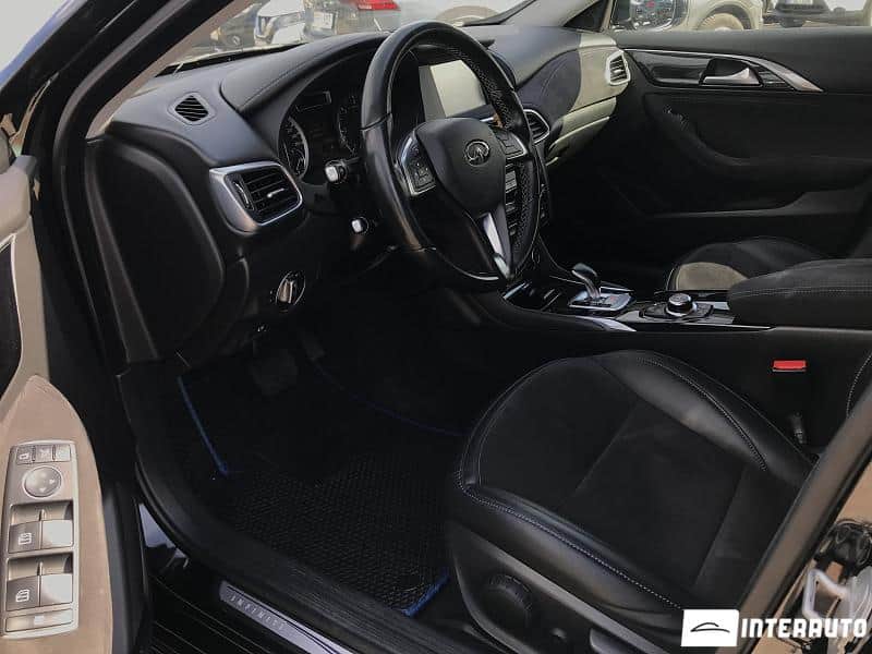 Infiniti Q30 5