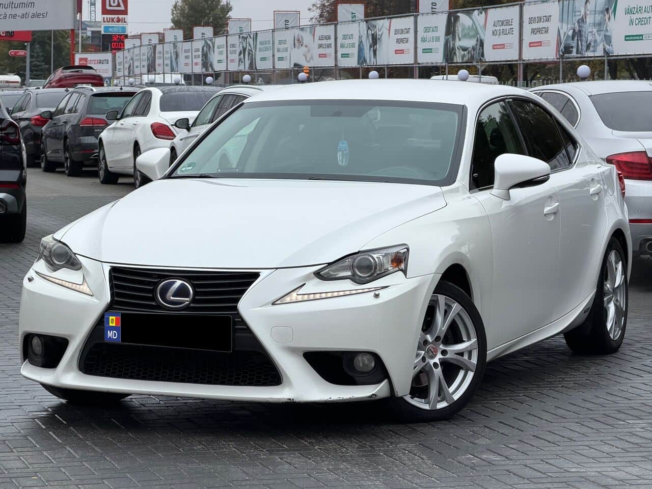 Lexus IS 300h 2014 — Фото 1