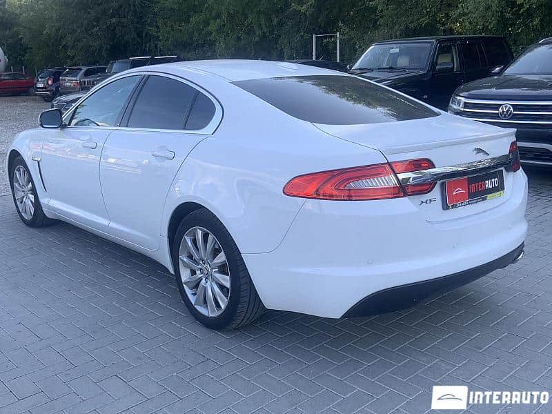 Jaguar XF 3