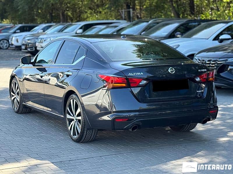 Nissan Altima 4