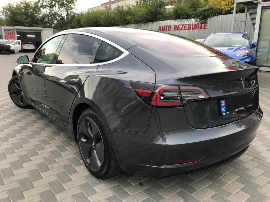 Tesla Model 3 2