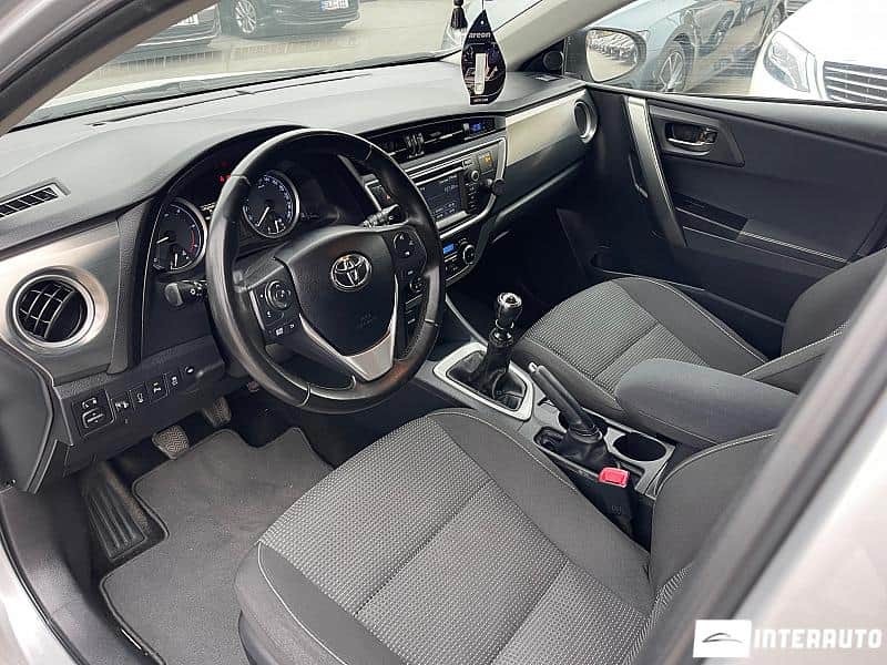 Toyota Auris 5