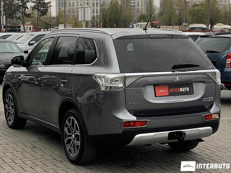 Mitsubishi Outlander 2