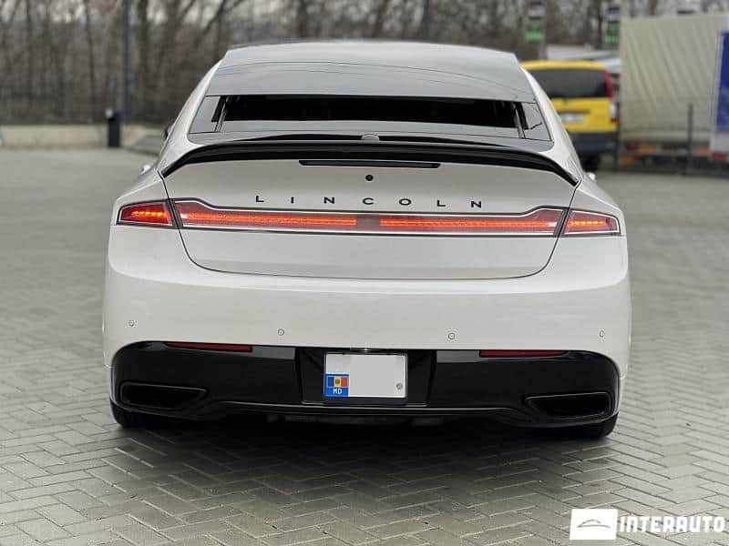 Lincoln MKZ 4