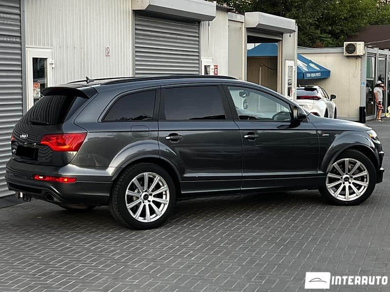 Audi Q7 4