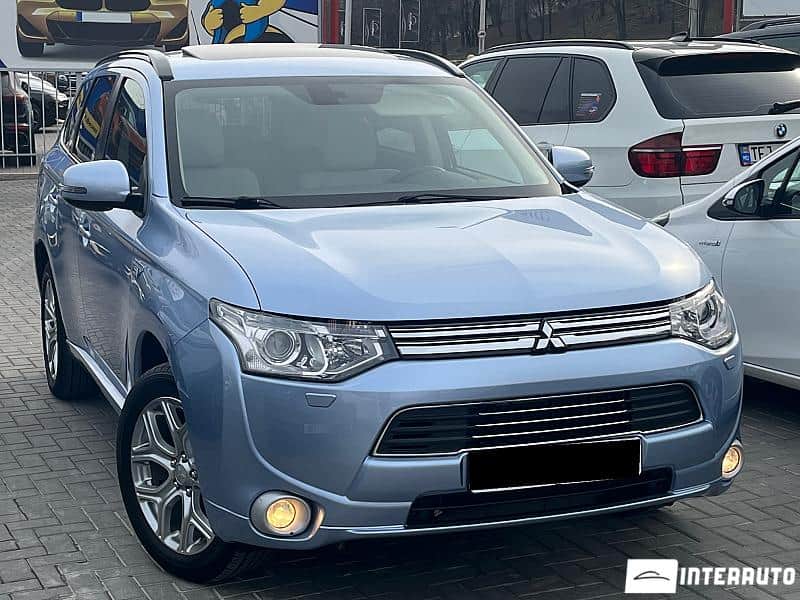 Mitsubishi Outlander 4