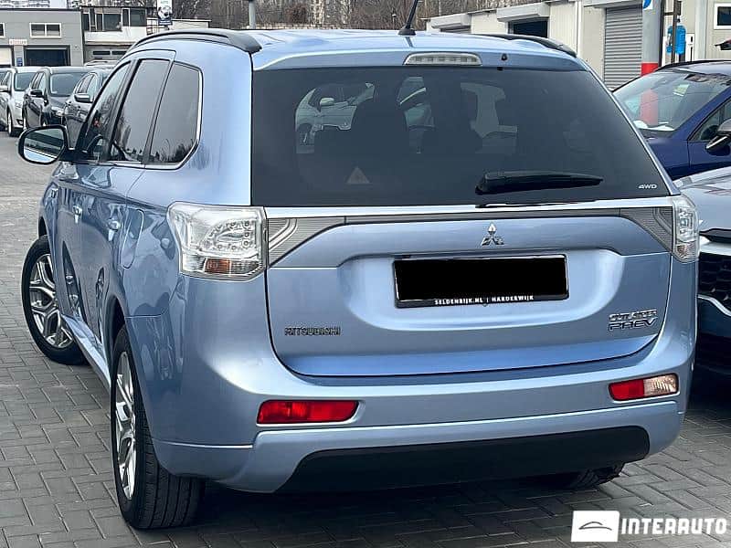 Mitsubishi Outlander 3