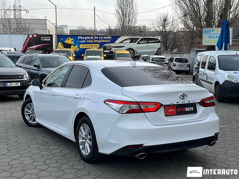 Toyota Camry 4