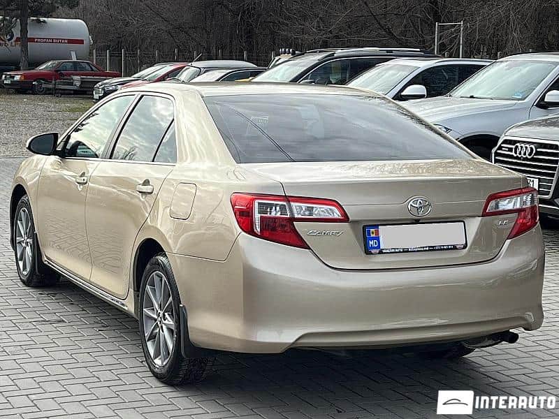 Toyota Camry 2