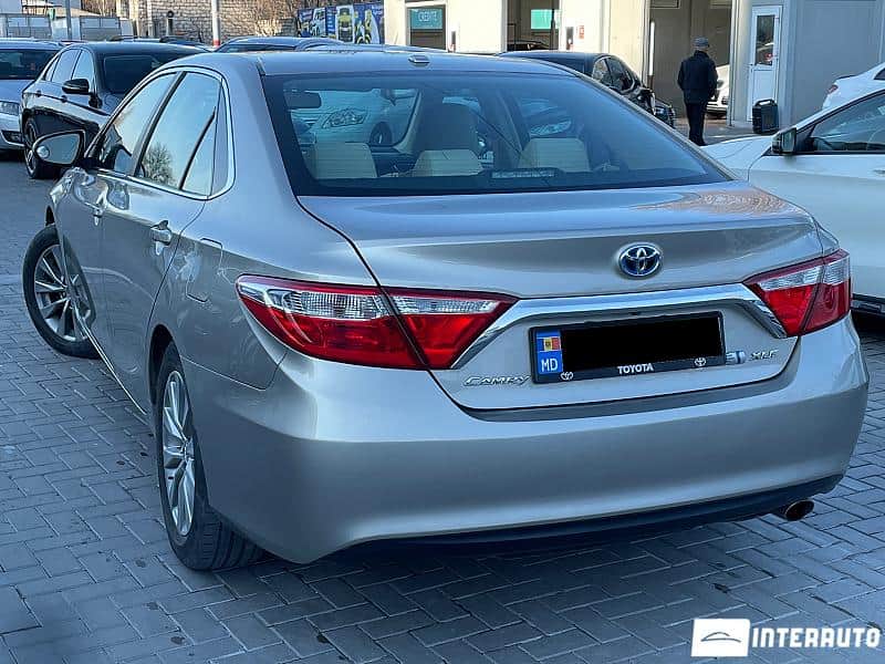 Toyota Camry 4