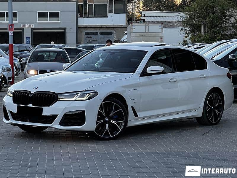 BMW 545e 2021