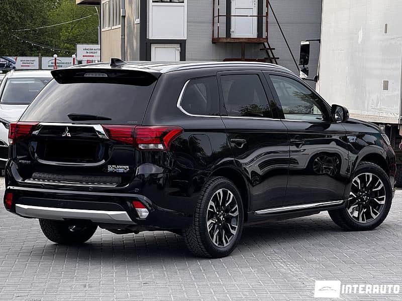 Mitsubishi Outlander 2