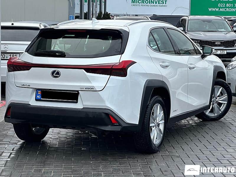 Lexus UX 250h 2