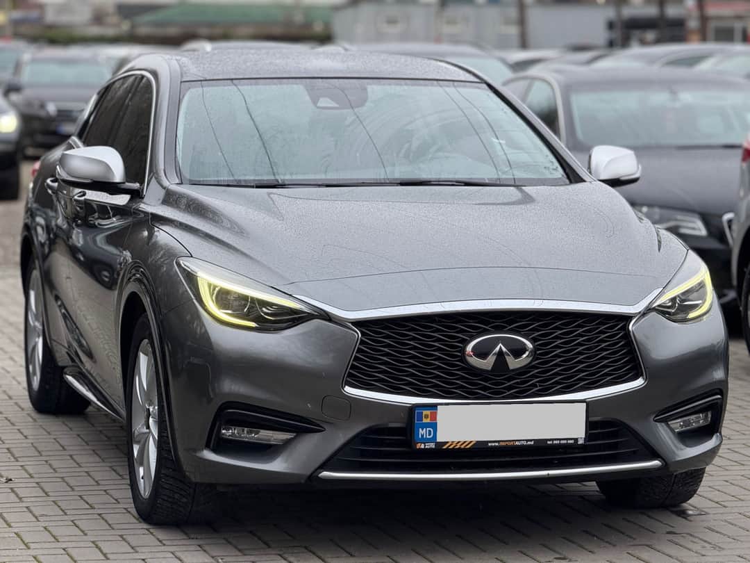 Infiniti Q30 3