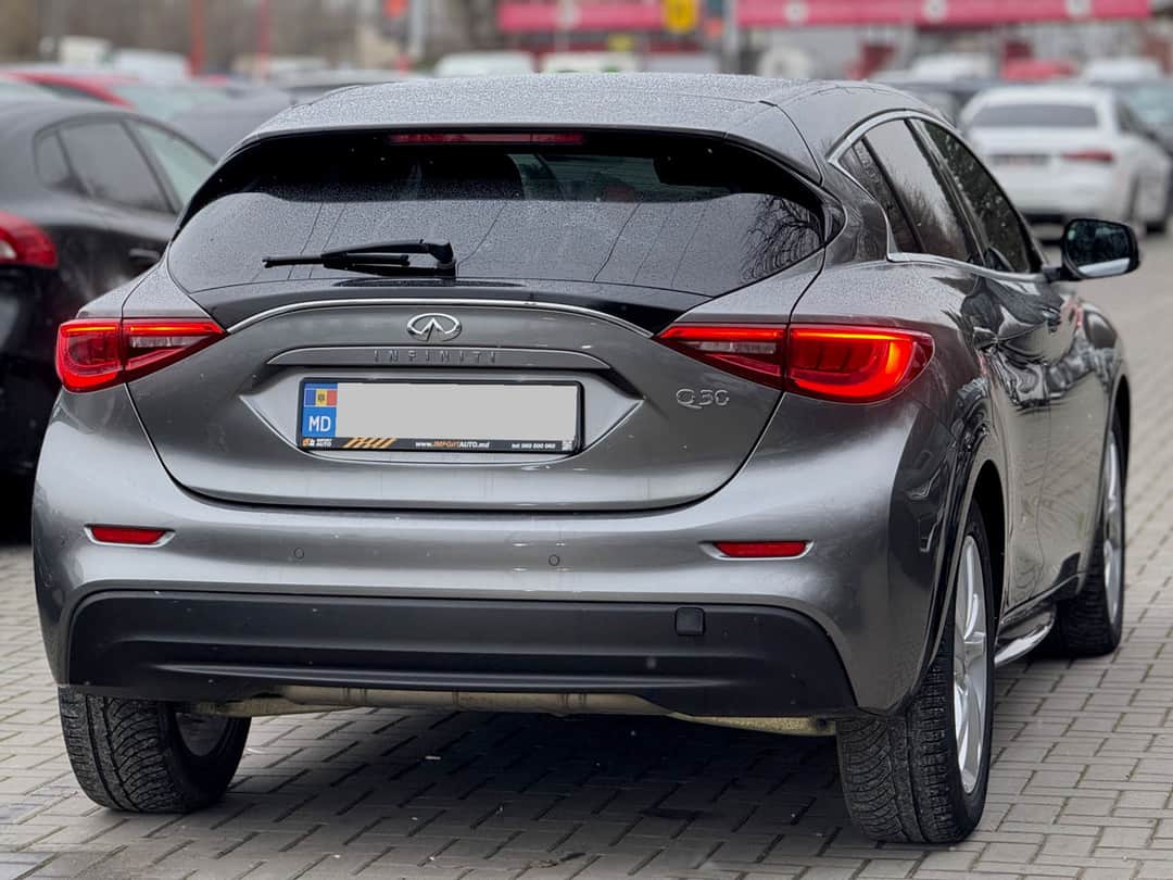 Infiniti Q30 2
