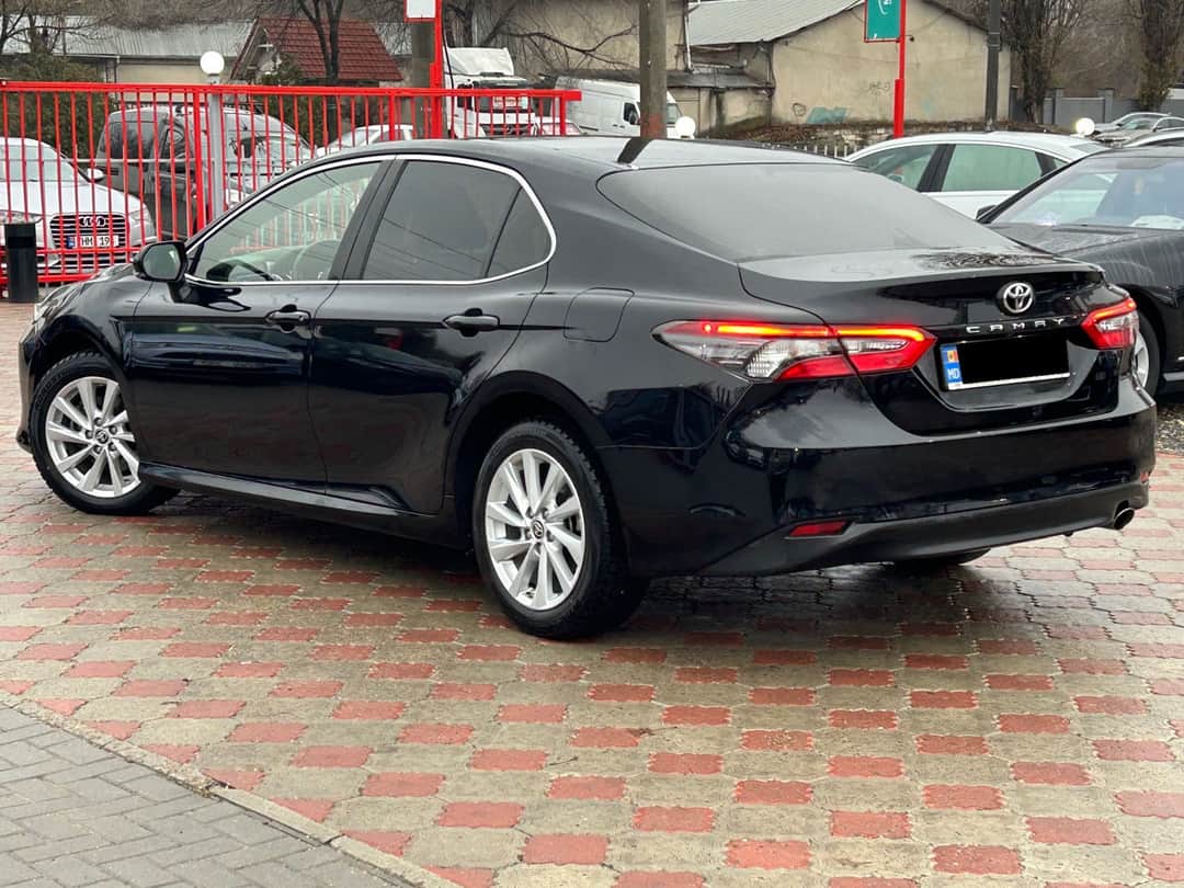 Toyota Camry 2