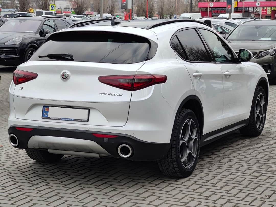 Alfa Romeo Stelvio Ti 2