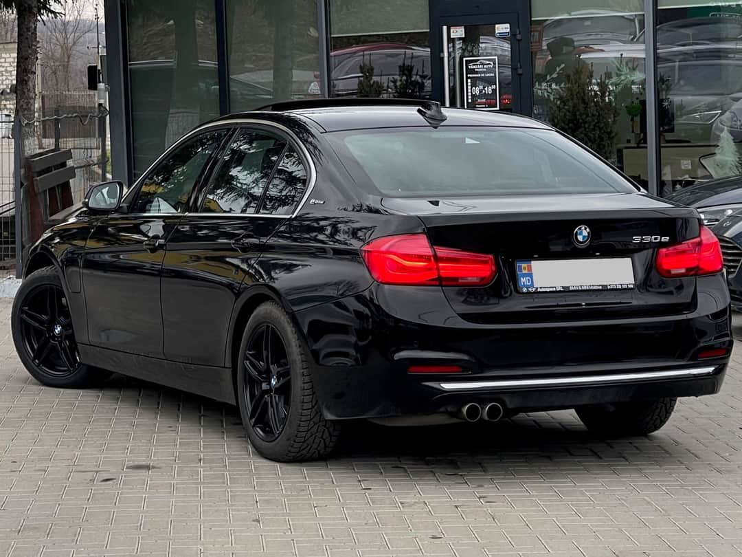 BMW 330E 4