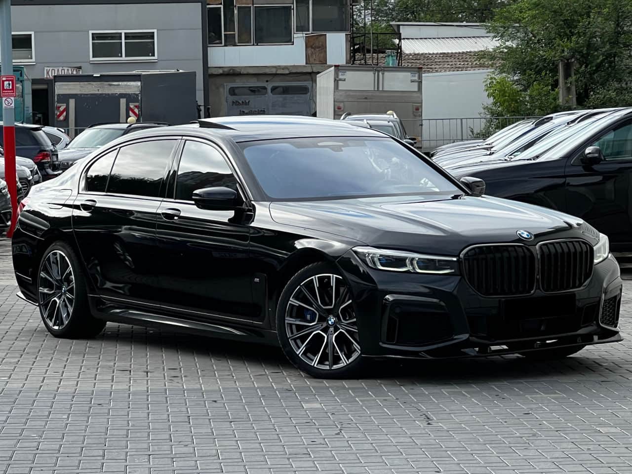 2019 BMW 745e