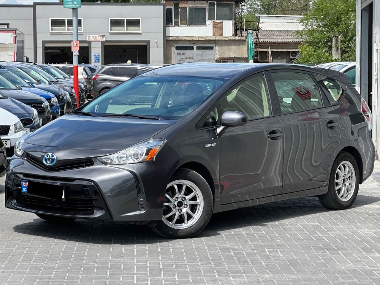 2017 Toyota Prius Plus / V