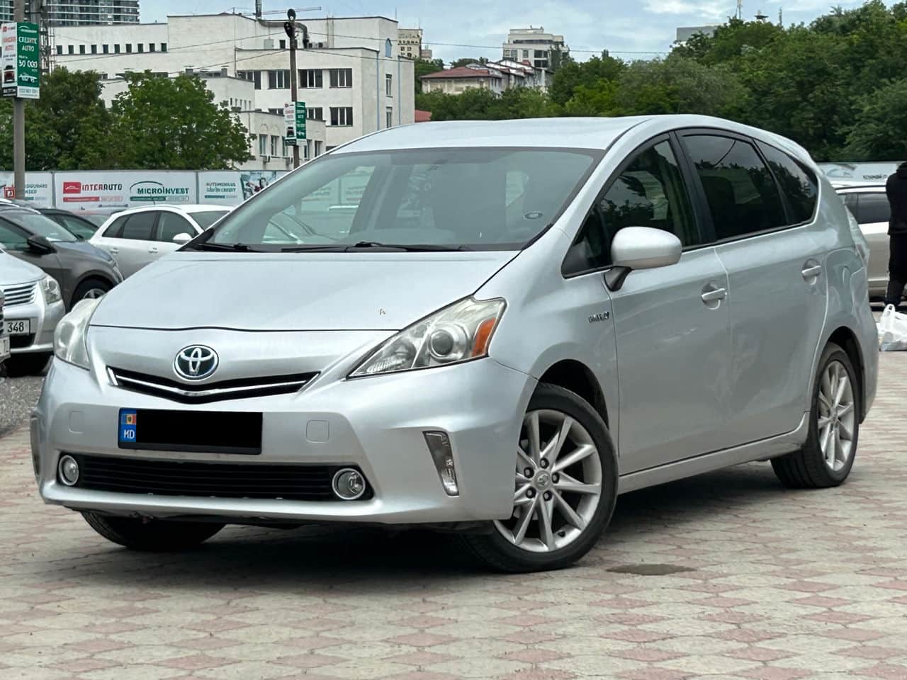 Toyota Prius Plus / V 2012