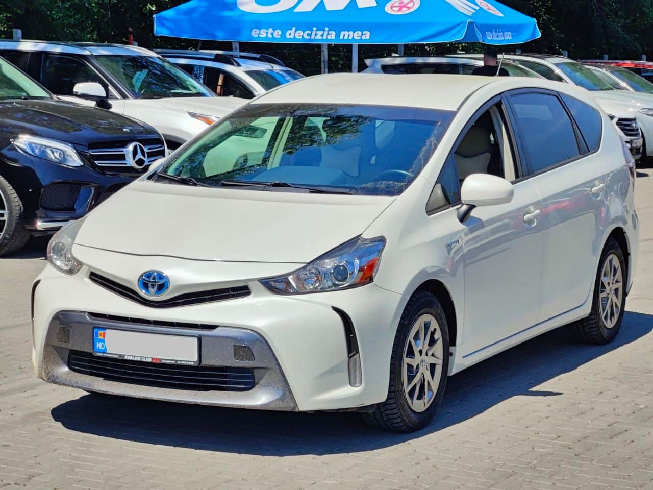 2014 Toyota Prius Plus / V