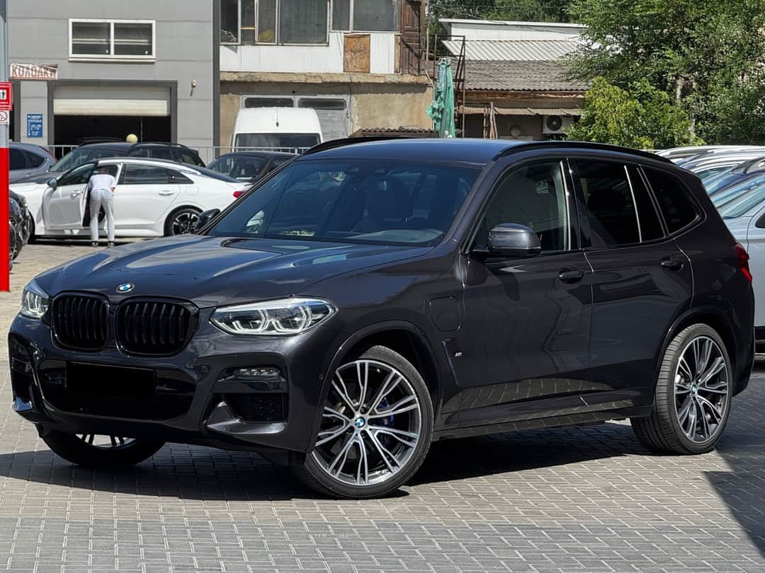 BMW X3 3.0e 4