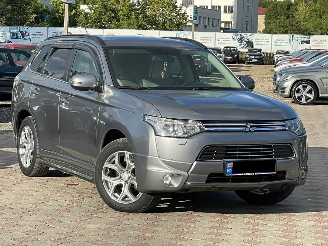 Mitsubishi Outlander 4
