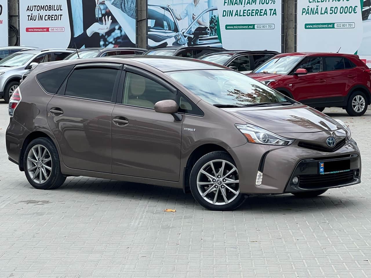 2016 Toyota Prius Plus / V