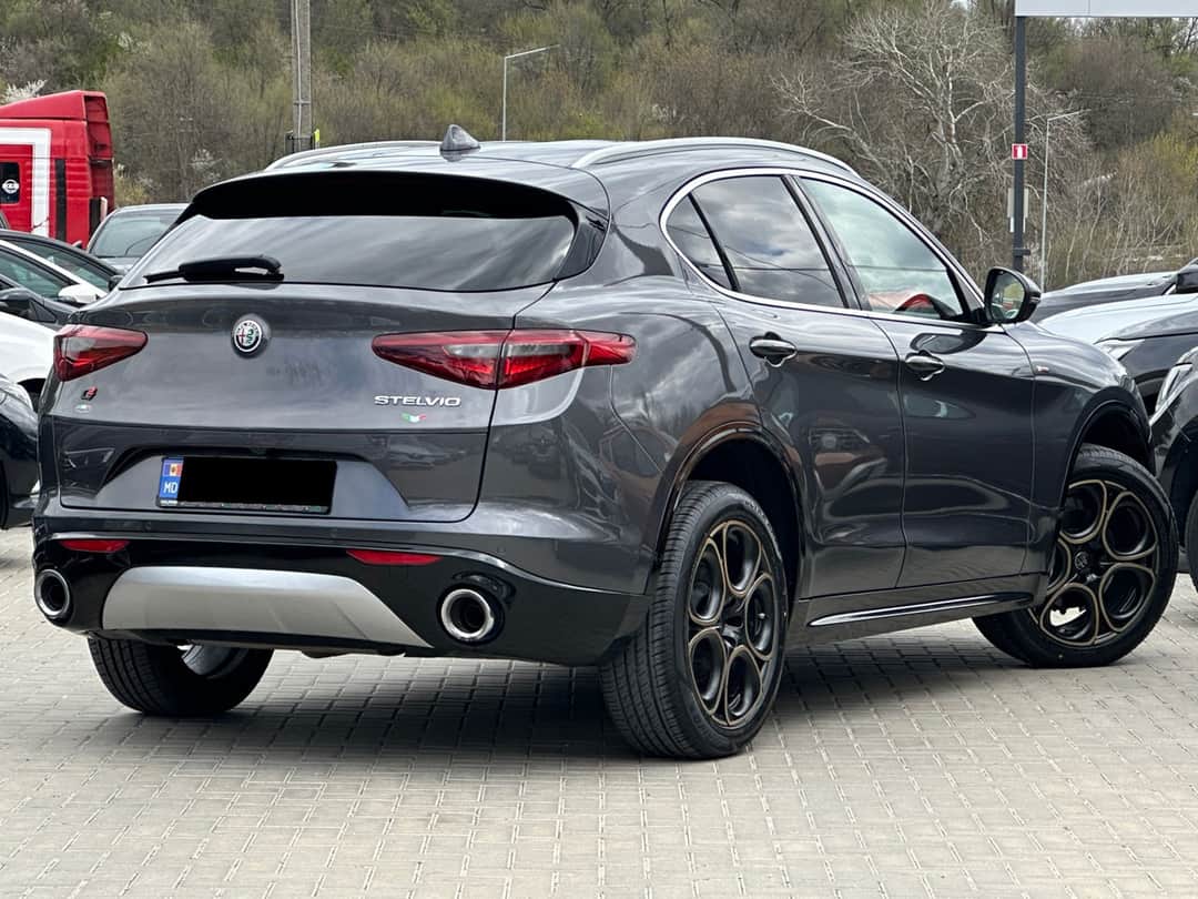 Alfa Romeo Stelvio Ti 3