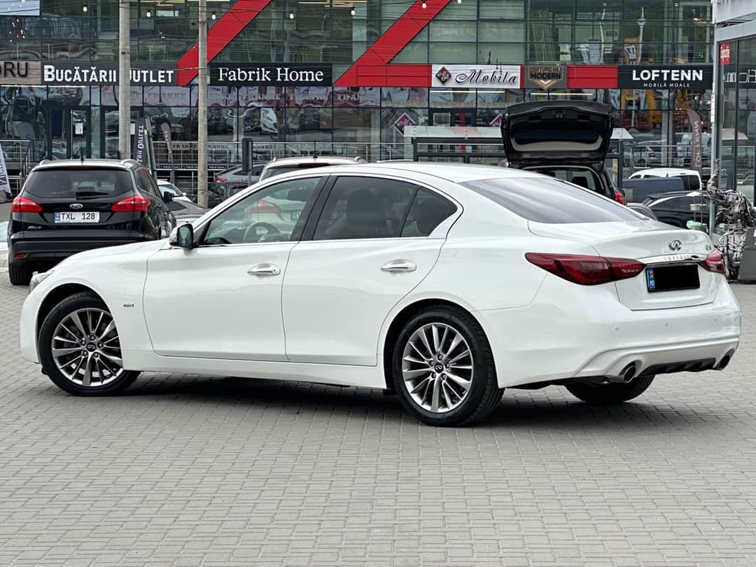 Infiniti Q50 4
