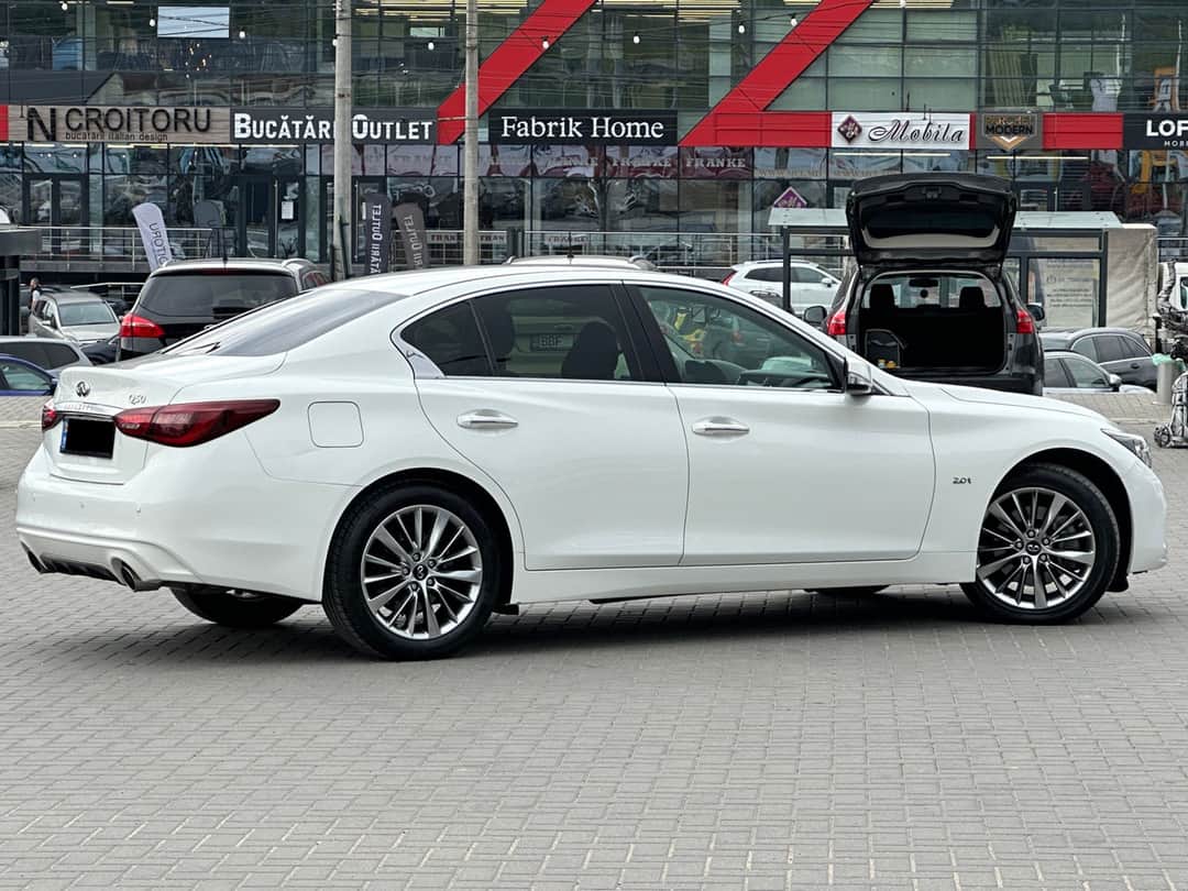 Infiniti Q50 3