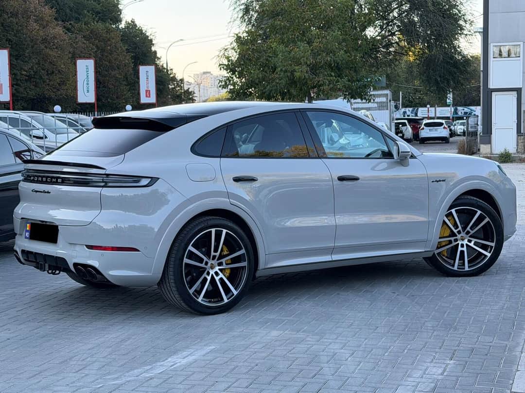 Porsche Cayenne Turbo E-Hybrid Coupe 3