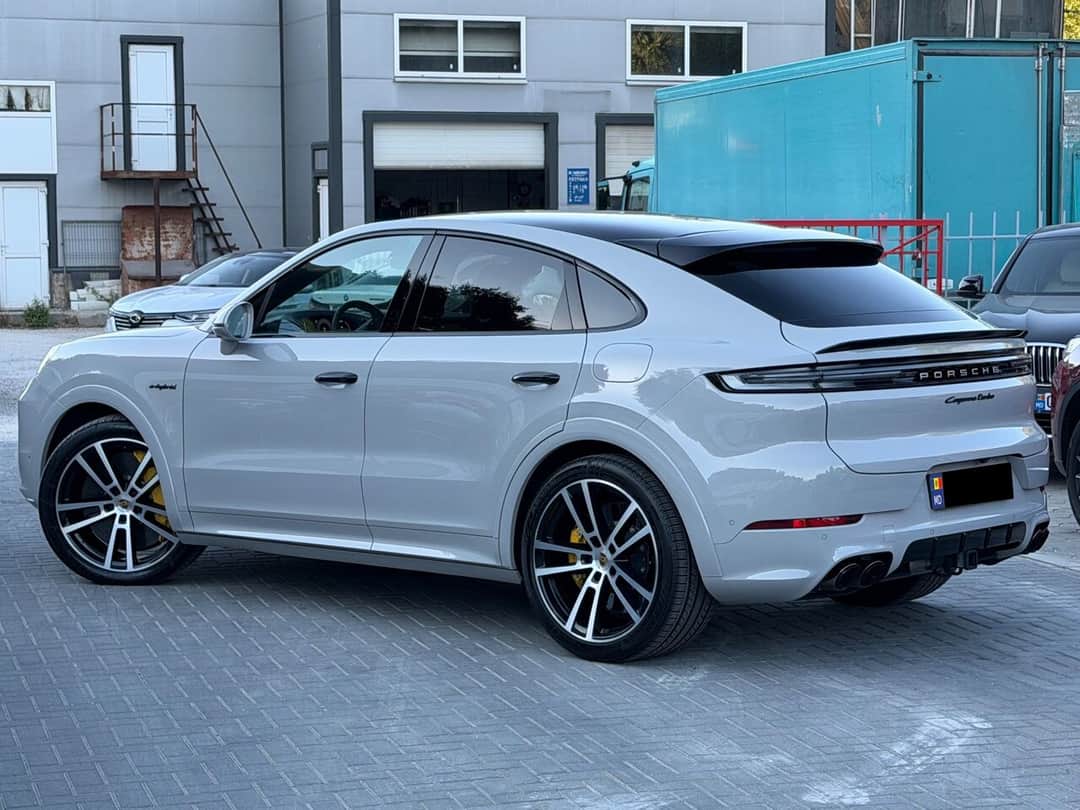 Porsche Cayenne Turbo E-Hybrid Coupe 4