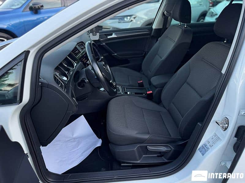 Volkswagen e-Golf 5