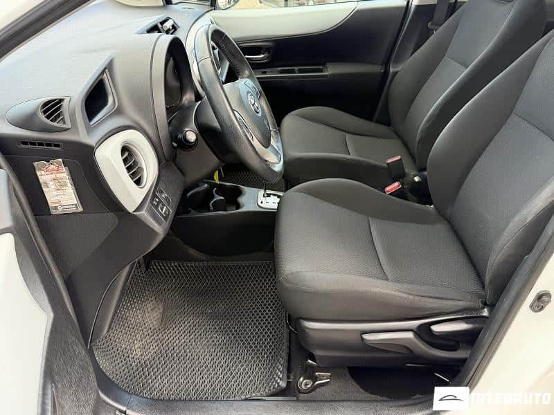 Toyota Yaris 5