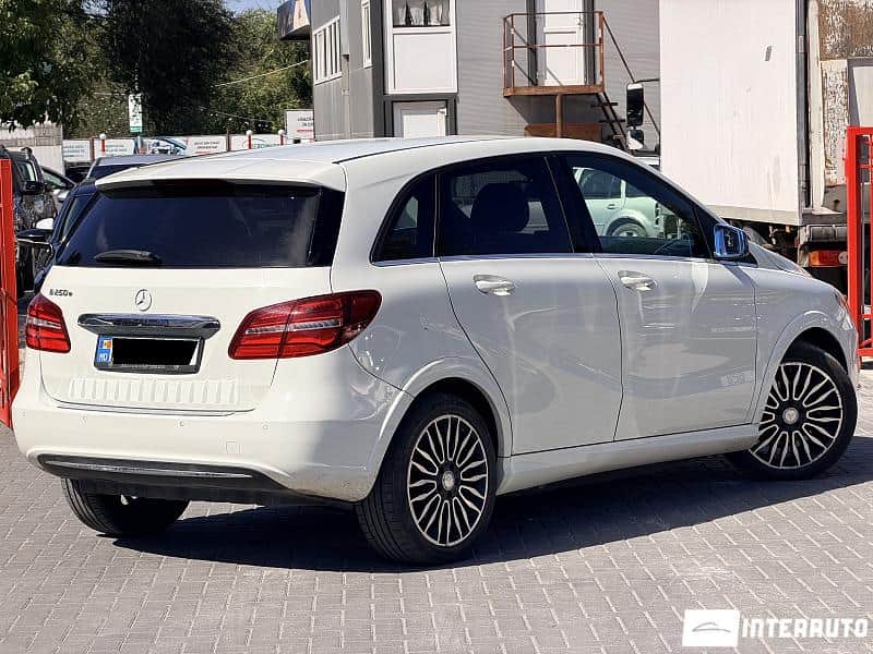 Mercedes B 250E 3