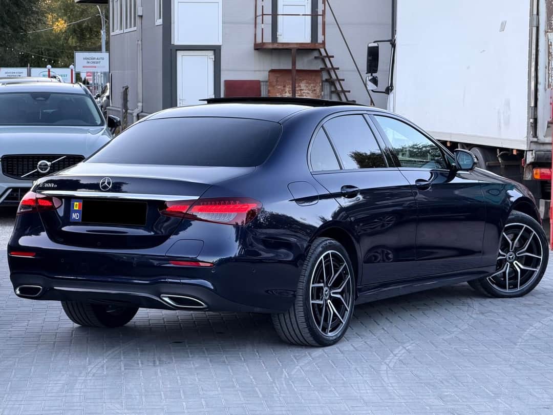 Mercedes E 300e 3