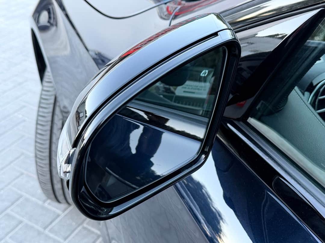 Mercedes E 300e 5