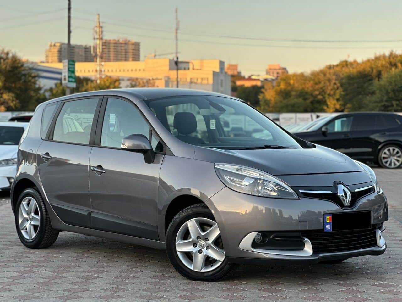 Renault Scenic 2012 — Фото 1